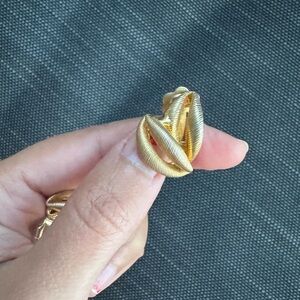 VINTAGE Continental GOLD TONE EARRINGS